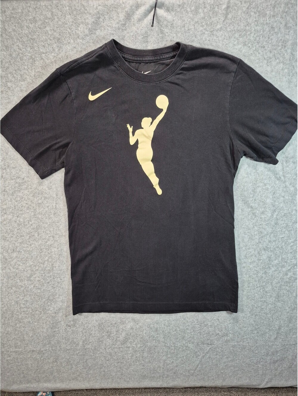 Nike Dri-FIT Women’s Basketball Graphic T-Shirt Black Gold Size S